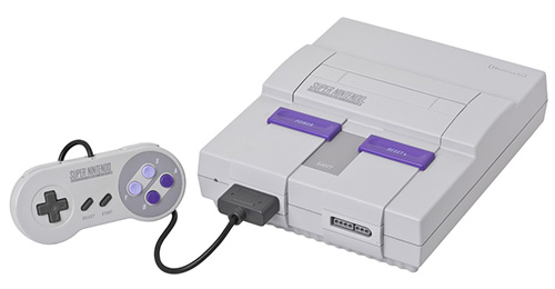 Console Super Nintendo cinza, com botões roxos, acompanhado de seu controle